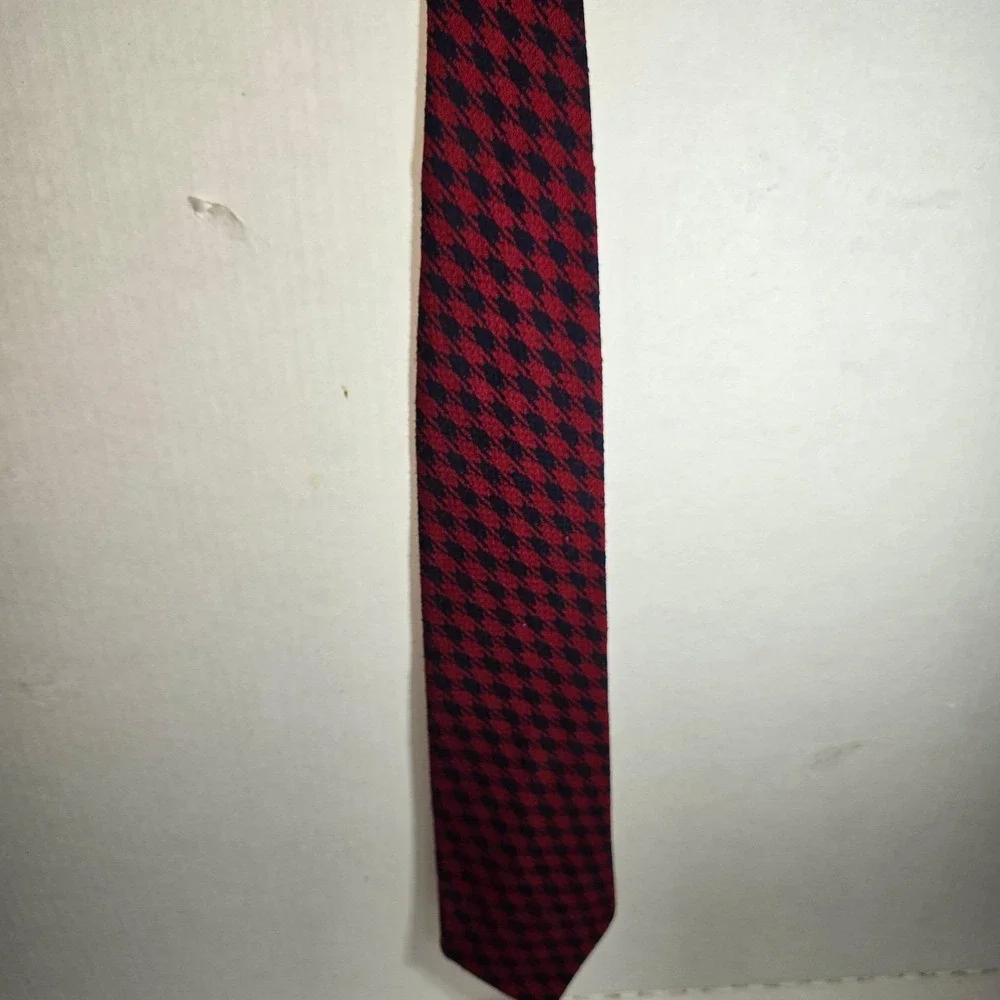 VINTAGE Red and‎ Navy TOWNCRAFT JCPenney Polyester Tie